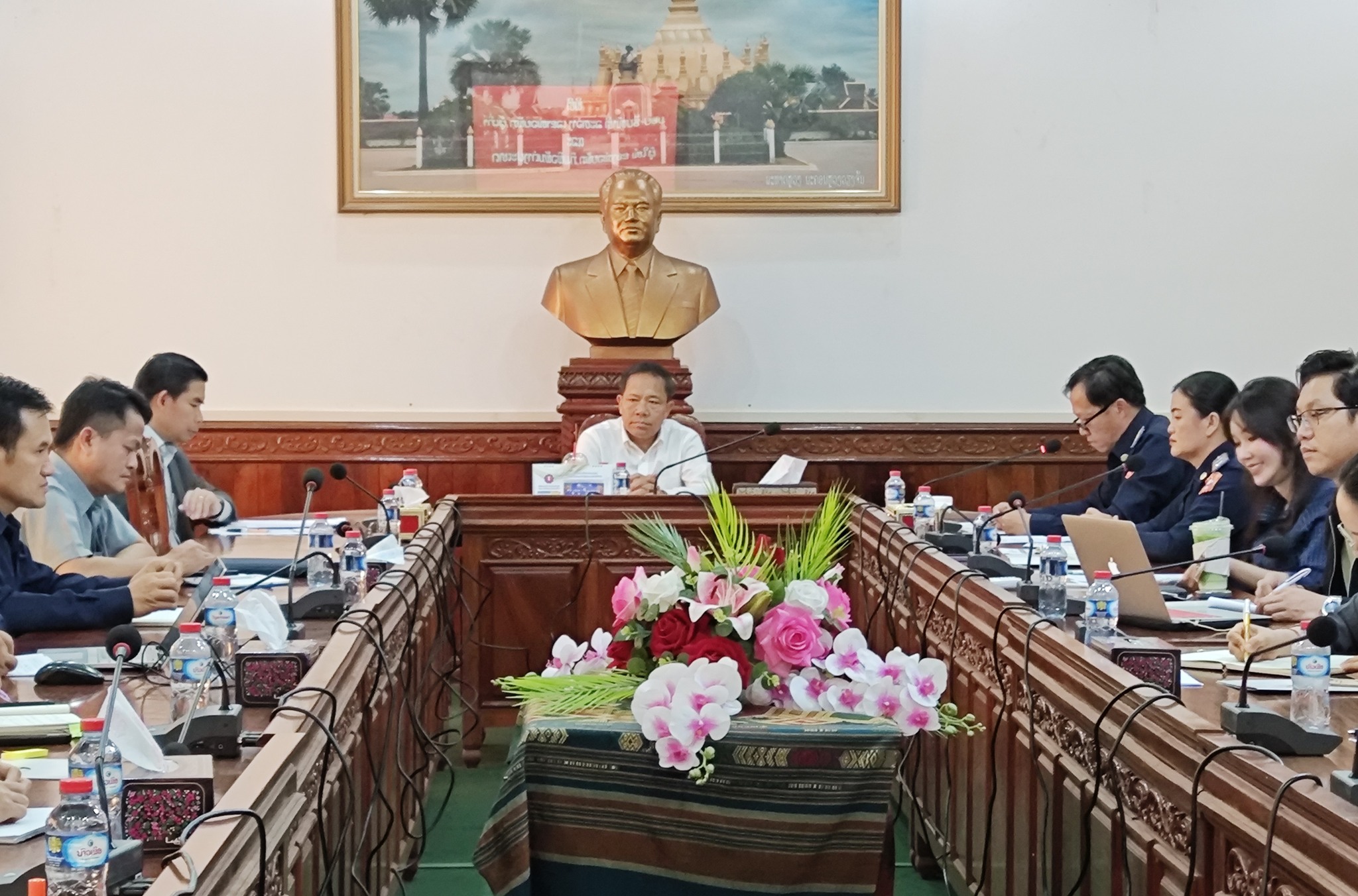 ພິທີມອບ-ຮັບ ໜ້າທີ່ລະຫວ່າງ ສະຫາຍ ເລຂາໜ່ວຍພັກກົມພົວພັນຕ່າງປະເທດ ຜູ້ເກົ່າ ແລະ ຜູ້ໃໝ່