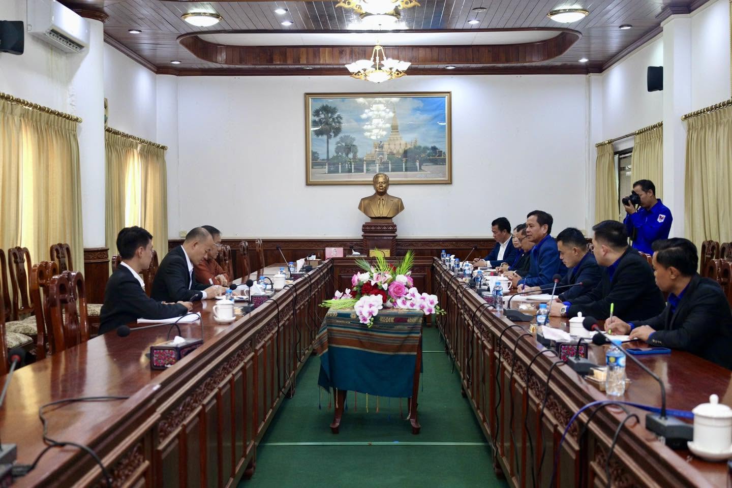 ຮອງປະທານຄະນະກວດກາສູນກາງພັກ ແລະ ອົງການກວດກາແຫ່ງລັດ ຕ້ອນຮັບການເຂົ້າຢ້ຽມຂໍ່ານັບ ແລະ ພົບປະແລກປ່ຽນບົດຮຽນ ຈາກສູນກາງຊາວໜຸ່ມປະຊາຊົນປະຕິວັດລາວ