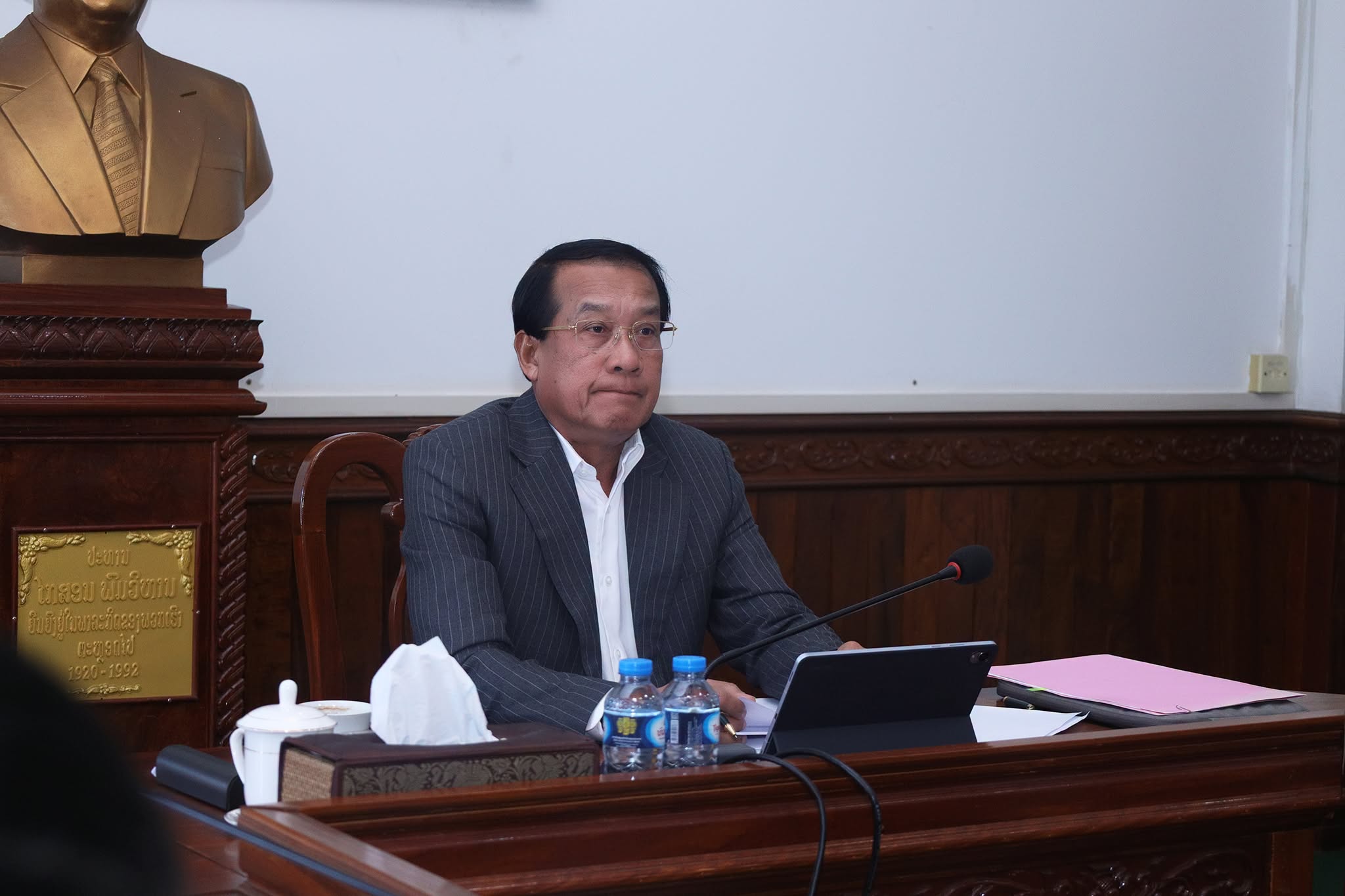 ຄະນະບໍລິຫານງານພັກ ຄະນະກວດກາສູນກາງພັກ ດຳເນີນຊີວິດການເມືອງທ້າຍສະໄໝ